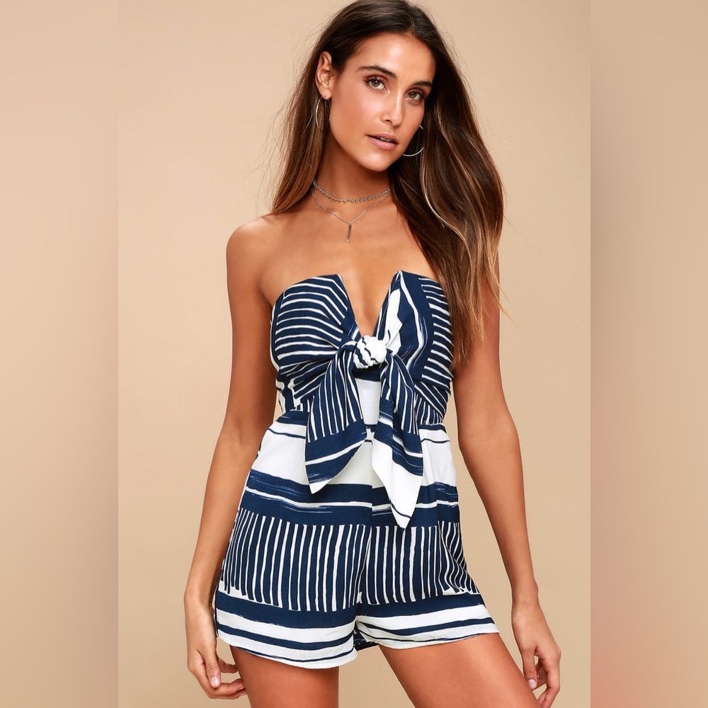 LULU'S NWOT Delphi Striped Tie-Front Strapless Romper in Blue and‎ White
